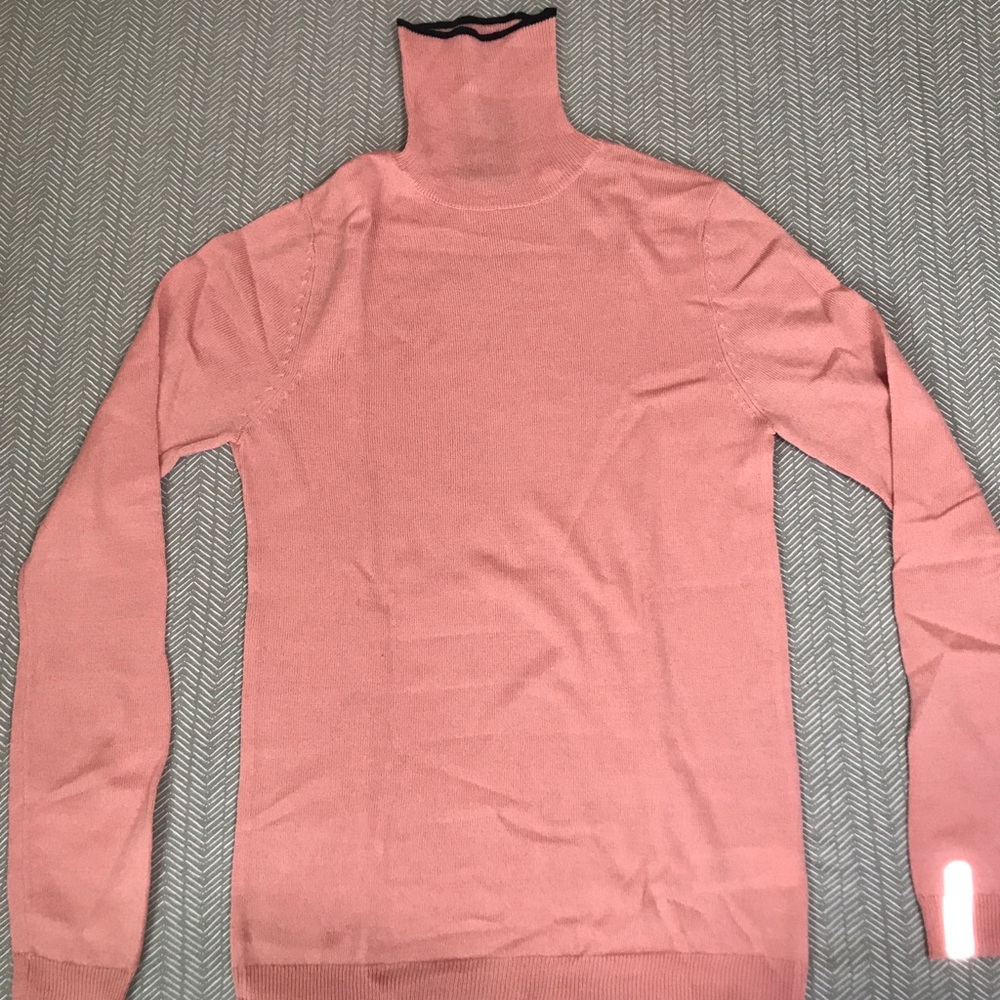 Men's small Collision turtle neck.